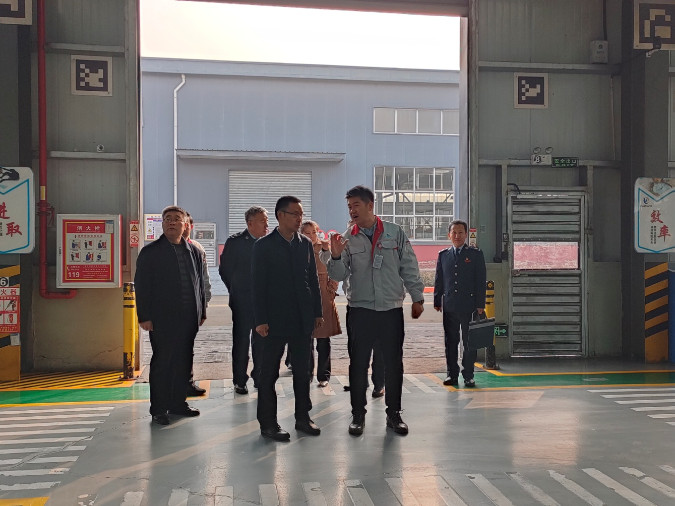 臨汾市稅務(wù)局黨委書記、局長張鎖林一行蒞臨我司調(diào)研服務(wù)